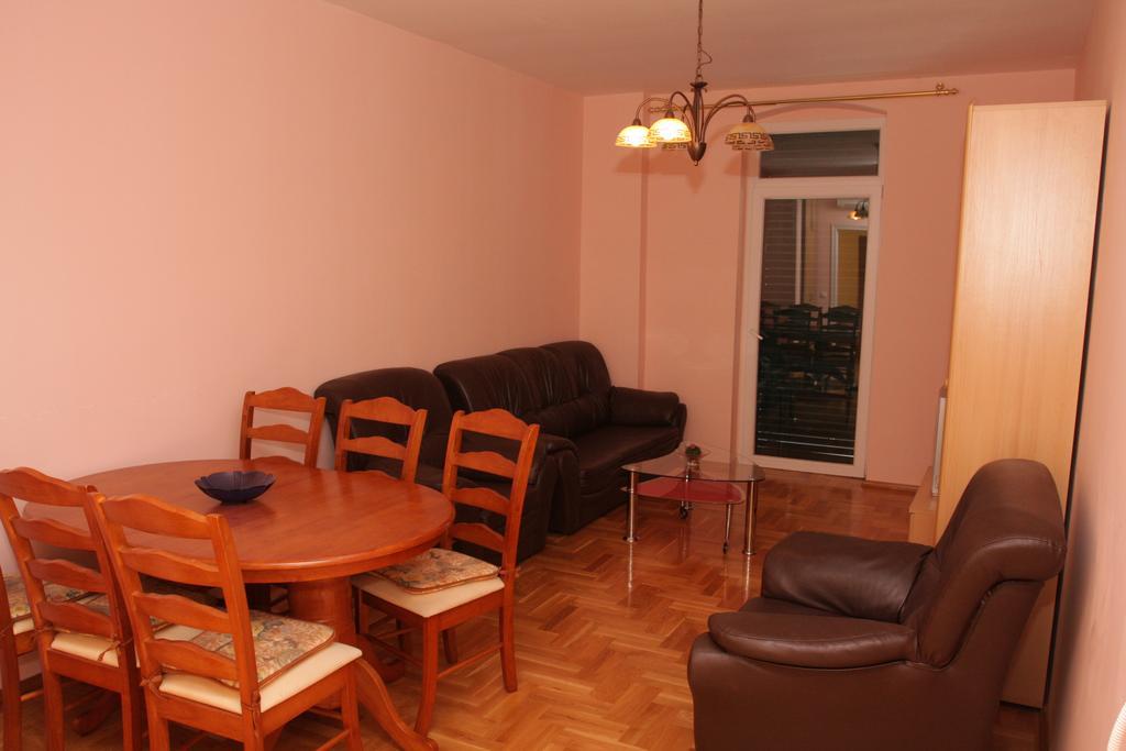 Apartmani Paula Makarska Buitenkant foto