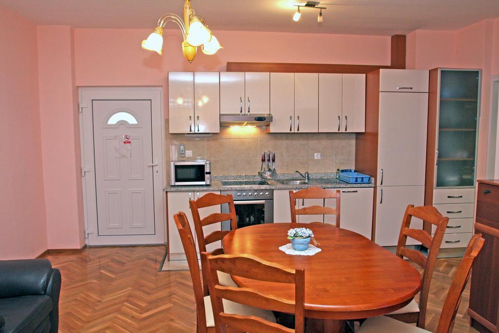 Apartmani Paula Makarska Buitenkant foto