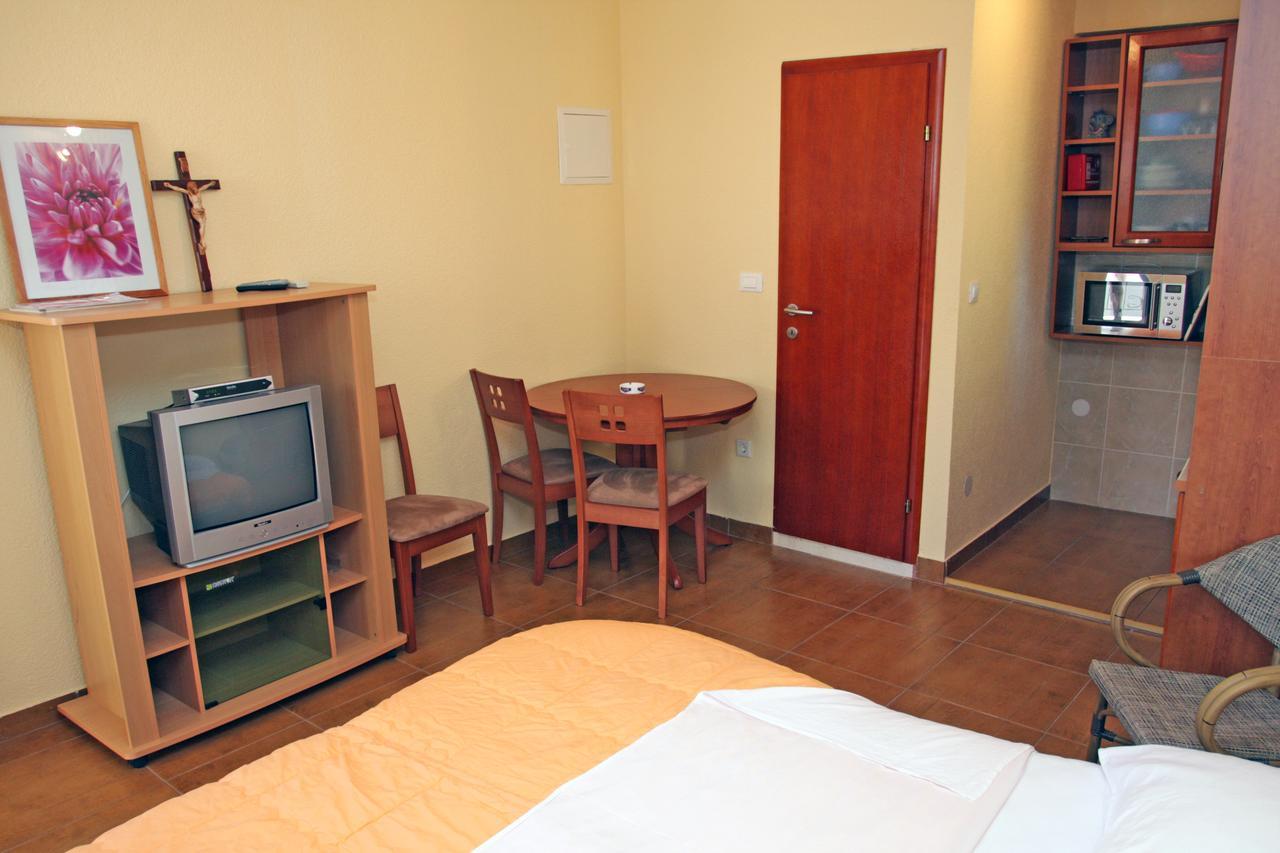 Apartmani Paula Makarska Buitenkant foto