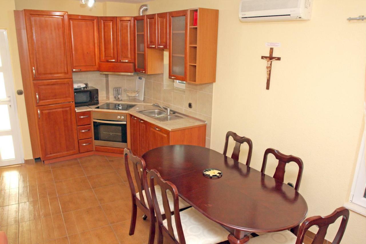 Apartmani Paula Makarska Buitenkant foto